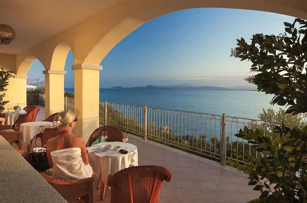 Gabbiano Azzurro Hotel & Suites Golfo Aranci 4*,