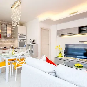 Apartment Una Terrazza Sul Lago A03